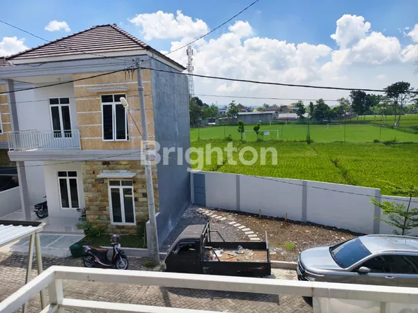 image RUMAH 2 LANTAI DI THE 8 RESIDENCE TASIKMADU KOTA MALANG (8)