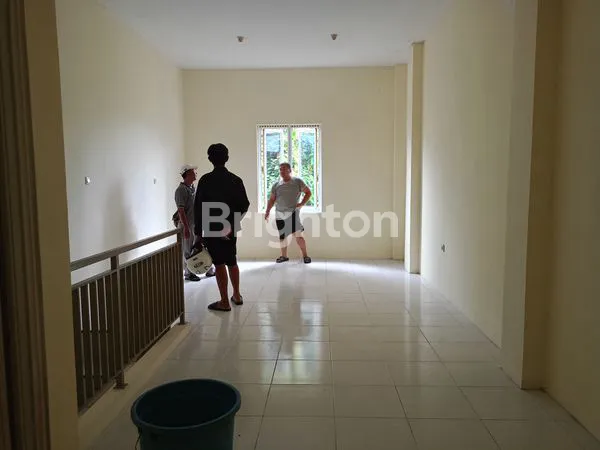 image RUMAH BAGUS 2 LANTAI STRATEGIS DI JEMBATAN BESI, DEKAT PASAR GROGOL & SEASON CITY (7)