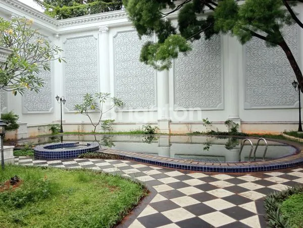 image RUMAH MEWAH PINGGIR JALAN PONDOK INDAH ADA KOLAM RENANG (3)