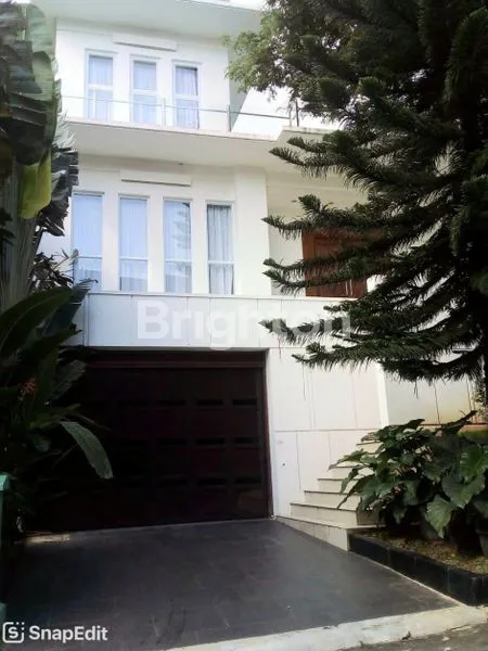 HUNIAN EKSKLUSIF 4 LANTAI FULLY FURNISHED TURUN HARGA\\U203C\\UFE0F\\U203C\\UFE0F DEKAT KE BERBAGAI FASILITAS UMUM DI KAWASAN PREMIUM SENTUL CITY