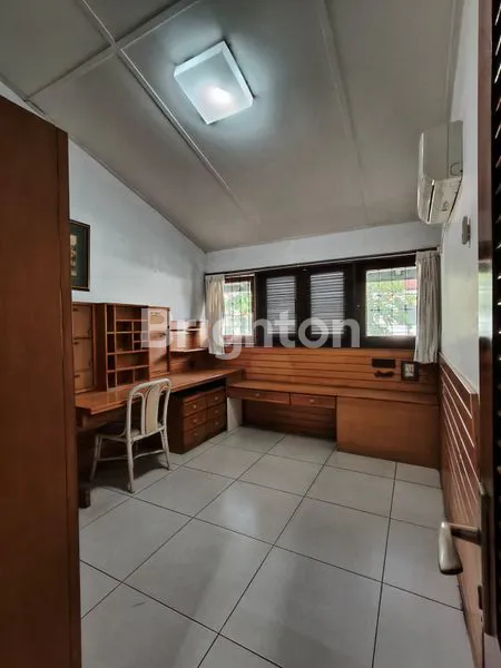 image RUMAH KLASIK ESTETIK DI PURI INDAH, BANGUNAN 2 LANTAI (7)