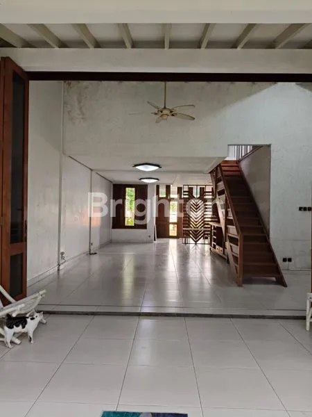 image RUMAH KLASIK ESTETIK DI PURI INDAH, BANGUNAN 2 LANTAI (4)