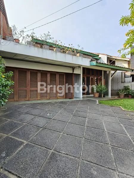 image RUMAH KLASIK ESTETIK DI PURI INDAH, BANGUNAN 2 LANTAI (1)