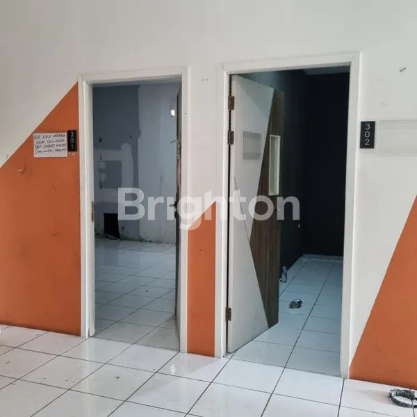 image GEDUNG EMPAT SETENGAH LANTAI, AKSES LANGSUNG KE JALAN RAYA, LOKASINYA SANGAT SANGAT STRATEGIS, KELAPA GADING JAKARTA UTARA  (2)