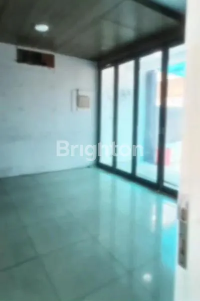 image GEDUNG EMPAT SETENGAH LANTAI, AKSES LANGSUNG KE JALAN RAYA, LOKASINYA SANGAT SANGAT STRATEGIS, KELAPA GADING JAKARTA UTARA  (5)