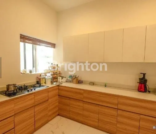 image LEASEHOLD 25 TH VILLA LUXURI DI UMALAS SIAP HUNI DENGAN TAMAN DAN KOLAM RENANG YANG LUAS (6)