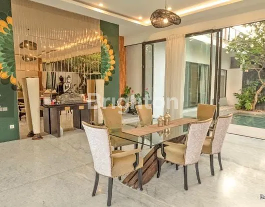 image LEASEHOLD 25 TH VILLA LUXURI DI UMALAS SIAP HUNI DENGAN TAMAN DAN KOLAM RENANG YANG LUAS (8)