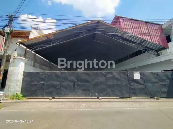 GUDANG LUAS 300 M² POROS JALAN UTAMA DEKAT ARAYA