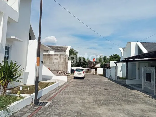 image RUMAH MODERN MINIMALIS DI NGAWEN KLATEN (2)