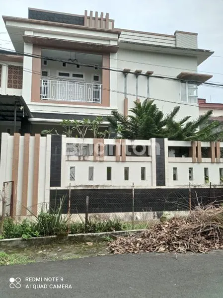 image RUMAH MEWAH 2 LANTAI DI TELKOMAS (2)