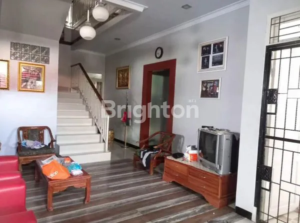 image RUMAH MEWAH 2 LANTAI DI TELKOMAS (3)