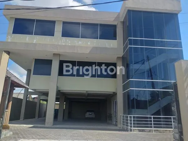 BANGUNAN KANTOR 3 LANTAI, ARTISTIK DAN TERAWAT DI JIMBARAN