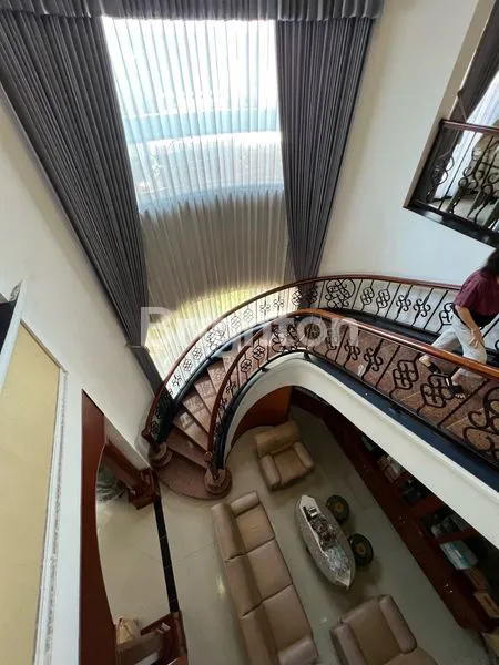 image SUTOREJO RUMAH 2 LANTAI SIAP HUNI SURABAYA TIMUR (7)