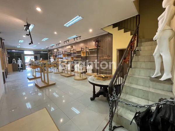 image RUANG USAHA RUKO HOOK 3 LANTAI STRATEGIS KOTA SOLO (2)