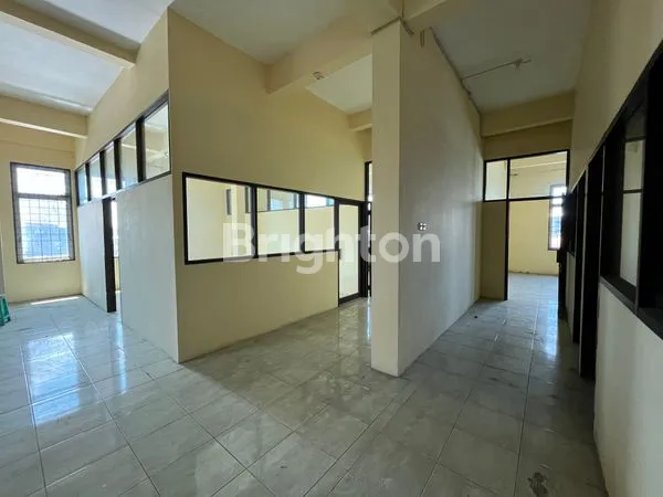 image RUANG USAHA RUKO HOOK 3 LANTAI STRATEGIS KOTA SOLO (6)