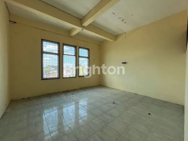 image RUANG USAHA RUKO HOOK 3 LANTAI STRATEGIS KOTA SOLO (7)