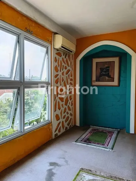 image RUKO 4 LANTAI COCOK UNTUK SEGALA USAHA LOKASI DI RAYA GUBENG  (3)