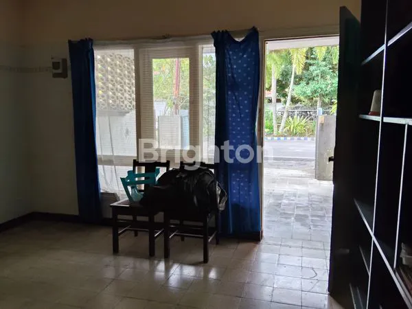 image RUMAH KLASIK DI TENGAH KOTA (2)