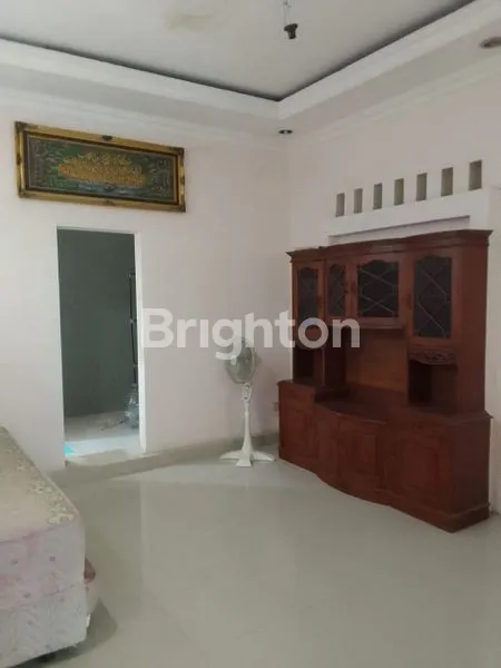 image JUAL CEPAT  RUMAH 3 LT  VIEW KOTA SEMARANG  PLUS KAMAR KOST AKTIF DG 5 KAMAR  DEKAT DENGAN RUMAH WALIKOTA DI DAERAH BOROBUDUR  SEMARANG (4)