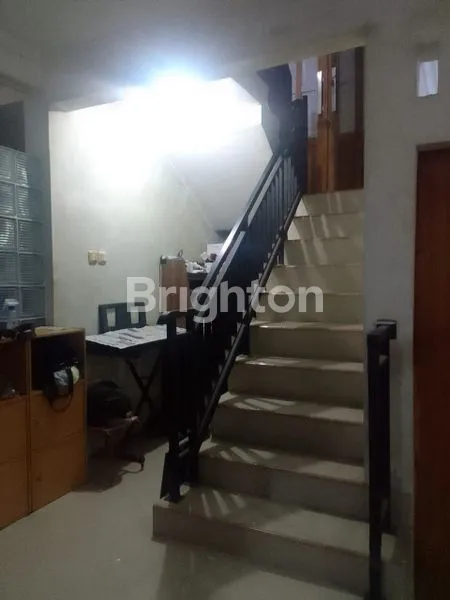 image JUAL CEPAT  RUMAH 3 LT  VIEW KOTA SEMARANG  PLUS KAMAR KOST AKTIF DG 5 KAMAR  DEKAT DENGAN RUMAH WALIKOTA DI DAERAH BOROBUDUR  SEMARANG (6)