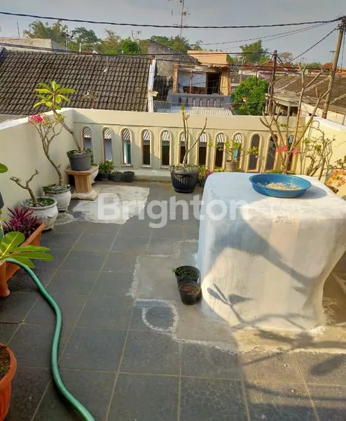 image RUMAH POJOK 2 LANTAI MURAH (4)