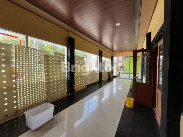 image RUMAH TENGAH KOTA COCOK UNTUK USAHA KULINER ATAU CAFE (5)