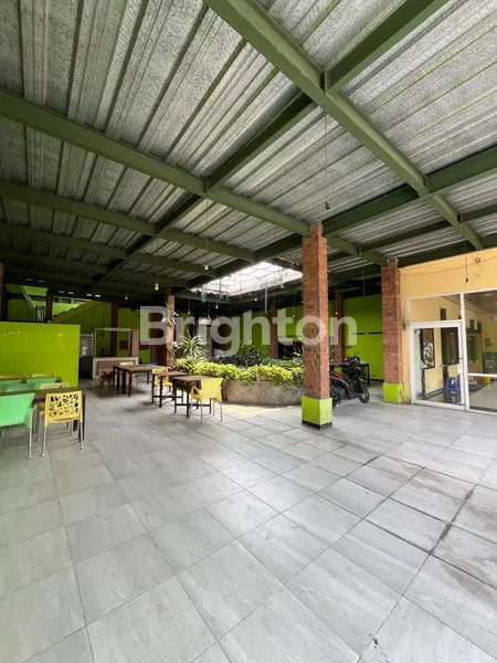 image RUMAH TENGAH KOTA COCOK UNTUK USAHA KULINER ATAU CAFE (3)