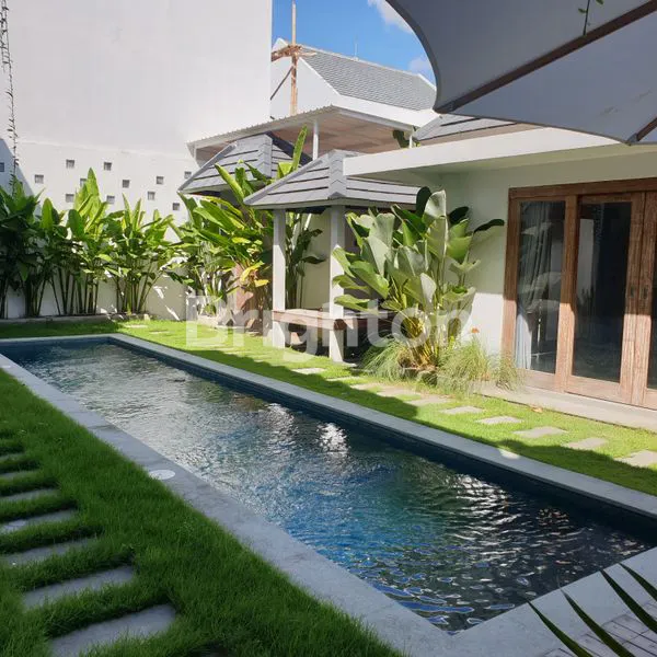 image BRAND NEW VILLA DI KEROBOKAN DEKAT AREA SEKOLAH INTERNASIONAL. (1)