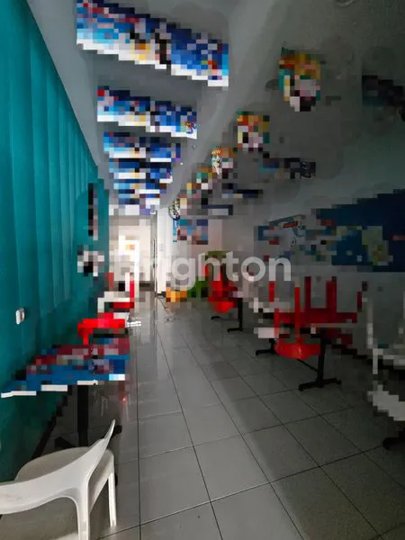 image PINGGIR JALAN LEBAR, HALAMAN PARKIR LUAS DI PATIMURA SEMARANG (3)