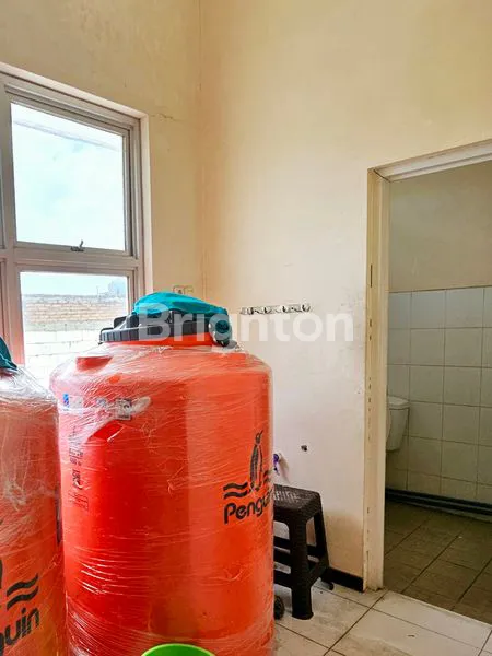 image PINGGIR JALAN LEBAR, HALAMAN PARKIR LUAS DI PATIMURA SEMARANG (8)