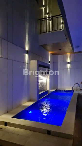 image RUMAH MEWAH 3 LANTAI DENGAN PRIVATE LIFT DI CLUSTER LAKEWOOD NAVAPARK BSD (2)