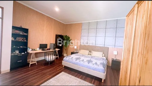 image DIJUAL 1 UNIT RUMAH MEWAH 2 LANTAI SIAP HUNI YANG LOKASINYA DI KOMPLEK SETIABUDI REGENCY BANDUNG UTARA (4)