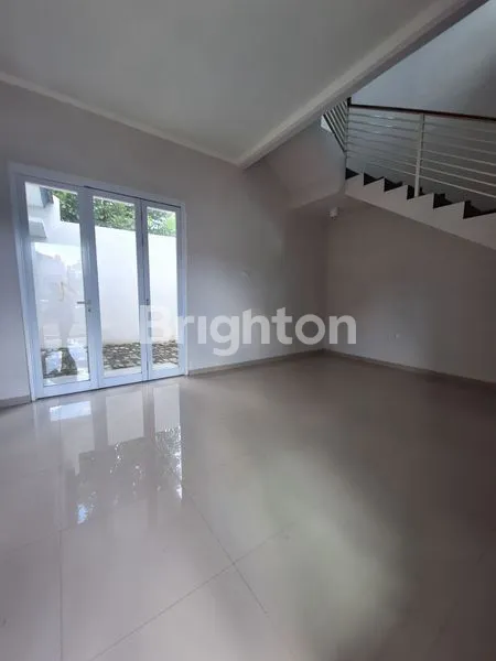 image RUMAH CLUSTER 2 LANTAI DESIGN MINIMALIS  MODERN TENGAH KOTA SOLO  (2)