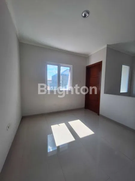 image RUMAH CLUSTER 2 LANTAI DESIGN MINIMALIS  MODERN TENGAH KOTA SOLO  (5)