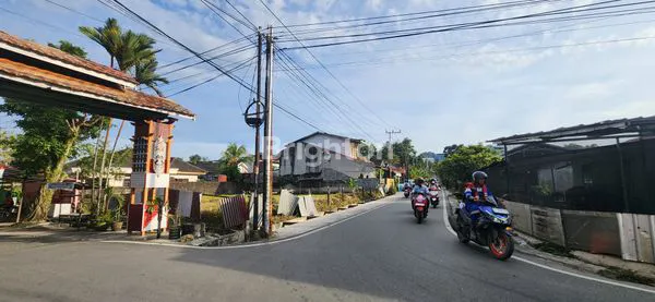 LAHAN KOSONG POSISI HOOK DIKAWASAN PADAT PENDUDUK