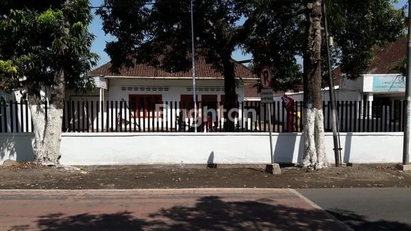 TANAH BESERTA RUMAH INDUK & PAVILIUN, PATRANG JEMBER