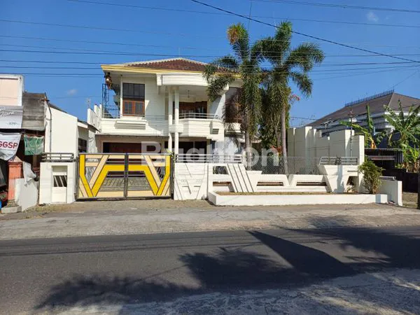 image RUMAH MEWAH DI LOKASI PREMIUM (1)