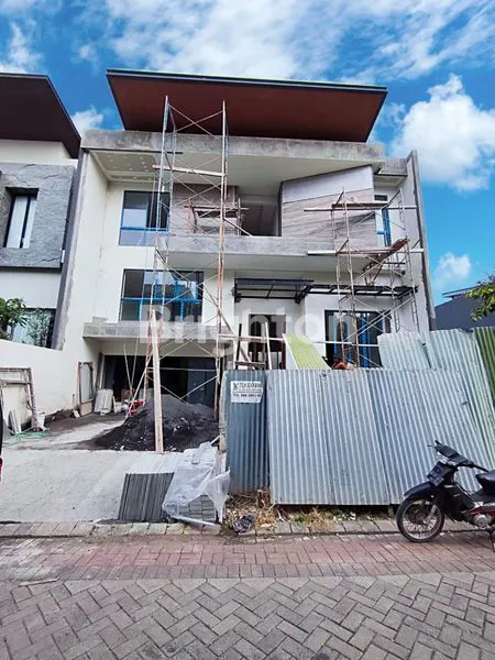 Gambar Property JUAL RUMAH PAKUWON INDAH LISBON SURABAYA. SELANGKAH KE PAKUWON MALL