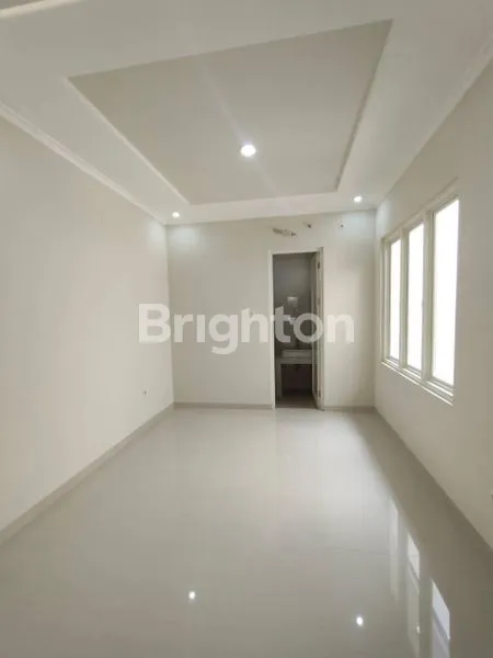 image RUMAH BARU SIAP HUNI MANYAR DEKAT SEKOLAH PETRA LINGKUNGAN NYAMAN (7)