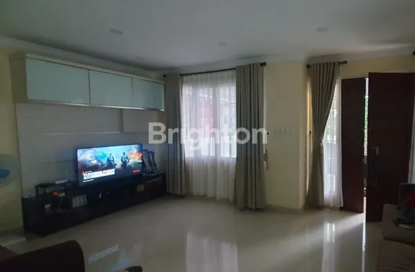 image RUMAH 2 LANTAI 3 KAMAR TIDUR CIRENDEU (2)