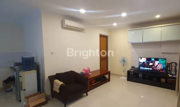 image RUMAH 2 LANTAI 3 KAMAR TIDUR CIRENDEU (4)