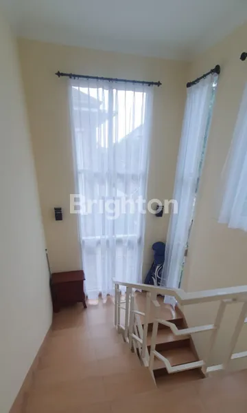 image RUMAH 2 LANTAI 3 KAMAR TIDUR CIRENDEU (6)