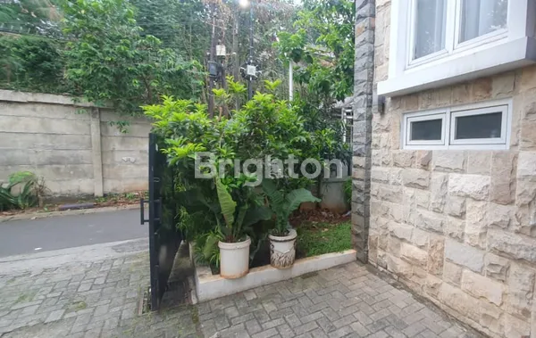 image RUMAH 2 LANTAI 3 KAMAR TIDUR CIRENDEU (8)