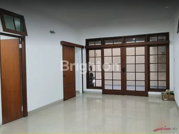 image RUMAH KEREN 3 LANTAI SIAP HUNI (2)