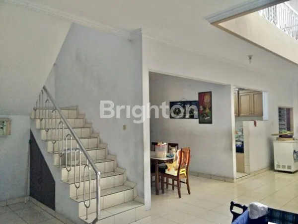 image RUMAH 1,5 LANTAI ROW 1 MOBIL BISA DIJADIKAN KOST DI PETOJO (2)