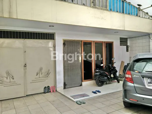 image RUMAH 1,5 LANTAI ROW 1 MOBIL BISA DIJADIKAN KOST DI PETOJO (3)