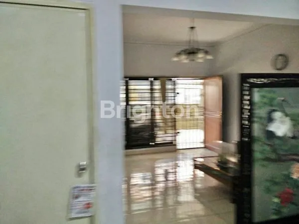 image RUMAH 1,5 LANTAI ROW 1 MOBIL BISA DIJADIKAN KOST DI PETOJO (4)