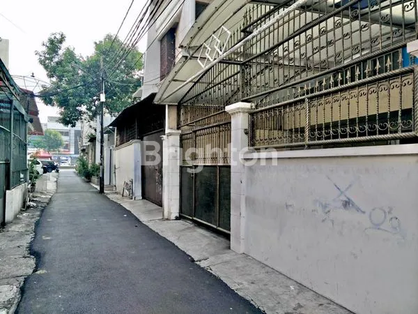 image RUMAH 1,5 LANTAI ROW 1 MOBIL BISA DIJADIKAN KOST DI PETOJO (5)