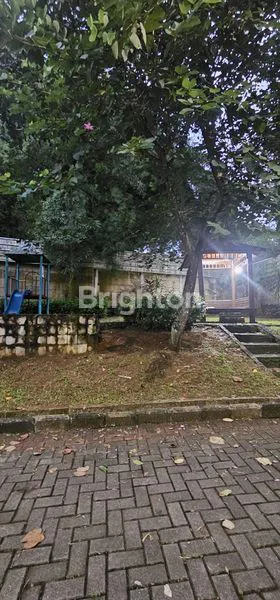 image RUMAH HOEK 2 LANTAI DI REGENSI MELATI MAS, ASRI & NYAMAN (8)