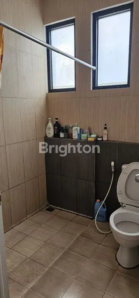 image RUMAH HOEK 2 LANTAI DI REGENSI MELATI MAS, ASRI & NYAMAN (6)